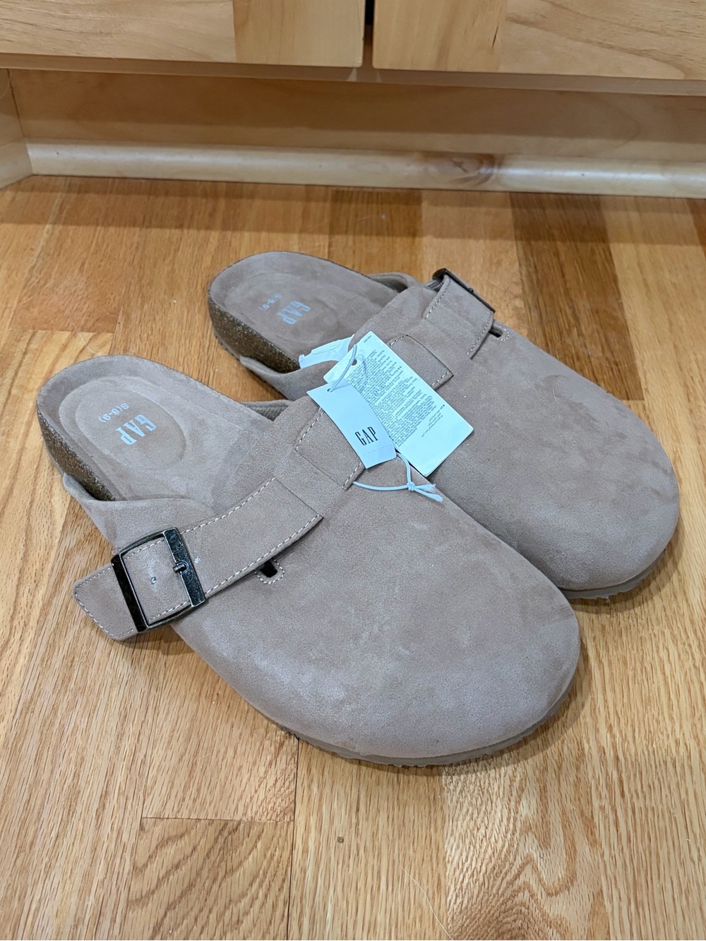 GAP Taupe tan faux Suede Buckle Clogs slides women’s 8-9 NWT neutral shoe - Picture 1 of 3